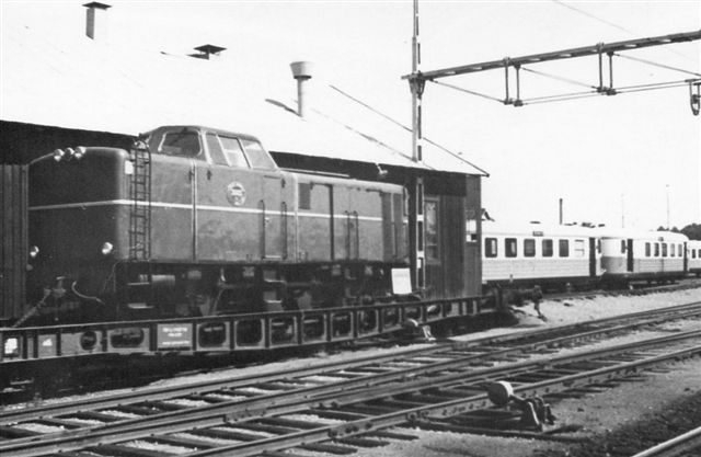 Växjö 1968 891 mm 4.jpg På en transportør stod et MaK, SJ 3503.