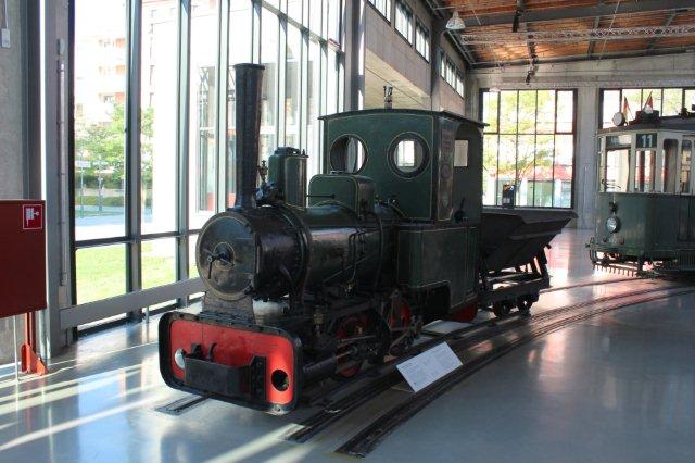 Krauss 4986/1903. 600 mm. Lokomotivet har tilhørt byggefirmaet Leonhard Moll AG i München og står nu på Trafikmuseet i München. Foto fra 30.08.2013.