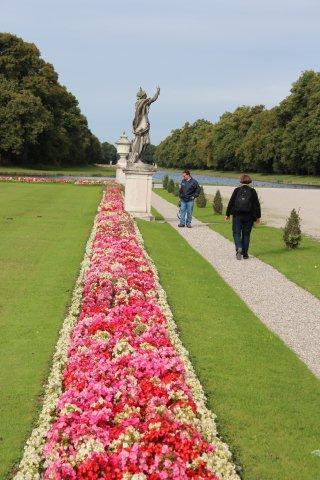 I München besøgte vi slottet Nymphenburg og beundrede de flotte blomsterbede, der var flere kilometer lange.
