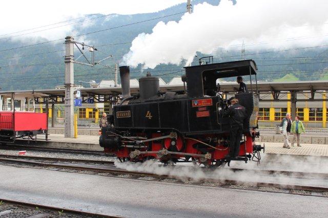 Lokomotiv nr. 4, Hannah fra 1889 og således 125 år gammelt rangerer i Jenbach 01.09.2013.