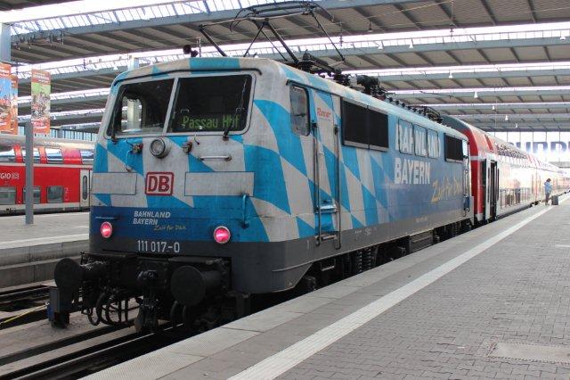 I München den 30. august 2013 om morgenen stod også DB 111 017-0 mærket Bahnland Bayern samt Roco.