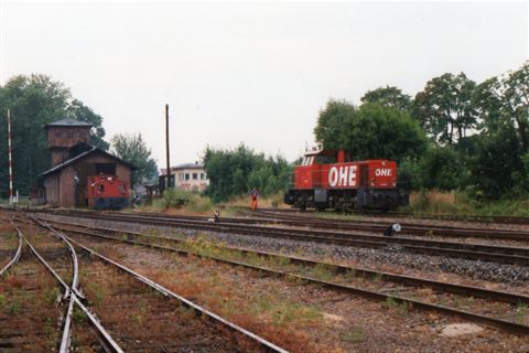 I Rinteln holdt også OHE, Ost Hannoversche Eisenbahn 14 0002, MaK 1000 787/1979. Lokomotivet holder på DEWs spor. Tidligere har jeg set DEG, Deutsche Eisenbahngesellschaft rangere her.