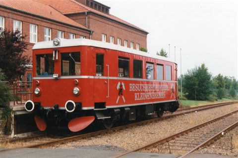 MKB, Mindener Kreisbahnen VT 01. Dessau 3184/1937. 20 t. 45 pladser. Oprindelig DT VT 135 060. 1942 til RAG, Regentalbahn. 1987 til MRK. Foto i Kleinbremen uden for jernminen 1995, Vi kørte ind i minen i denne motorvogn.