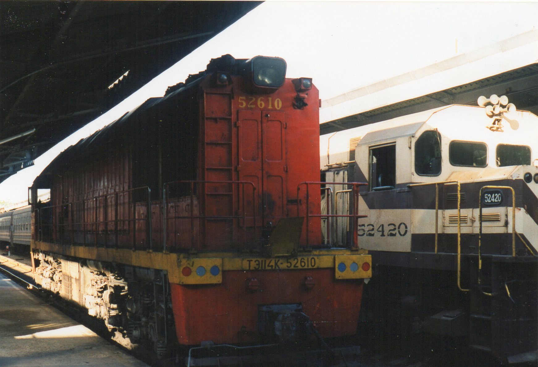 Vort tog blev dog trukket af en russer, der her er på vej. Det er FCC 52 610 af typen TE114K bygget i Vorshilovgrad 1978.