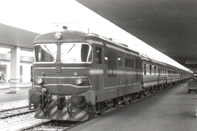 FS D 345 1091 er et diesellokomotiv fra FIAT fotograferet i Firenze 1990.