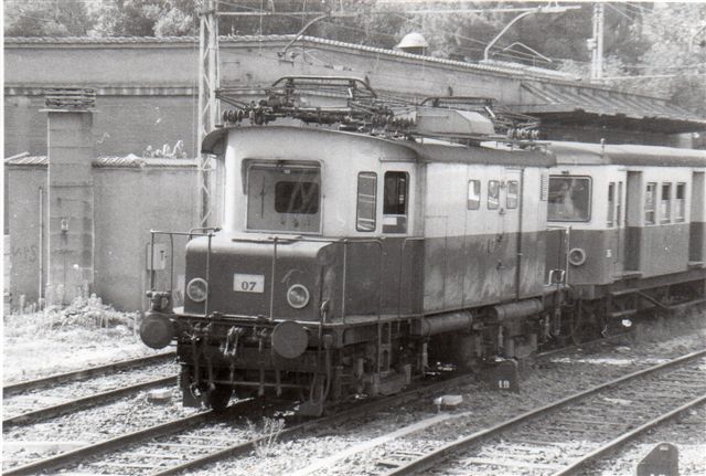 ACOTRAL E 07 på Porta S. Paulo i Rom 1986. Ovebstående foto kunne godt være et andet eksemplar af denne lokomotivtype? Nummer ligger tæt på. Foto: ILA Barths.