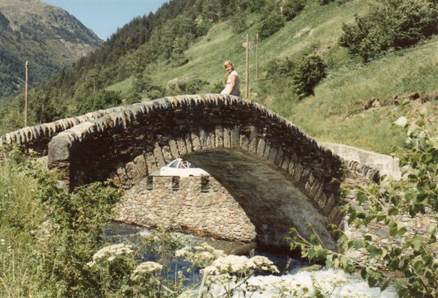 I det nordlige Andorra var der en del uberørt natur. Her en gammel bro.