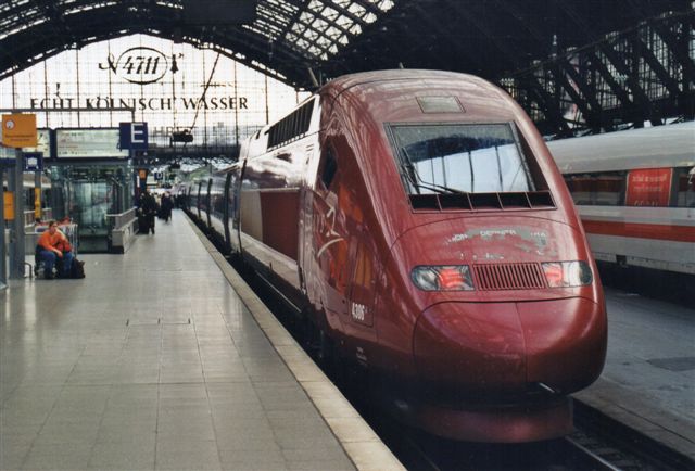 Et højhastighedstog Paris - Brüssel - Köln, Thalys 4306, Alstom fra 1997 i Köln 2002. Toget var hjemmehørende i Bruxelles Midi.