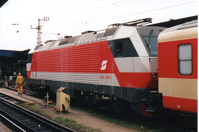ÖBB 1014 008-5 på Wien Nord 1996.