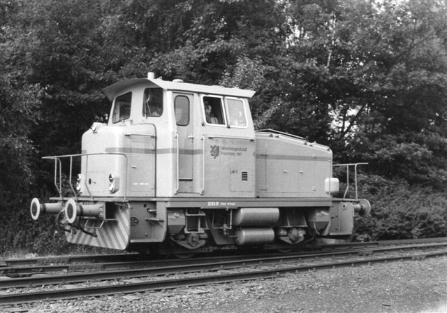 Hafengesellschaft Braunschweig mbH 5, KHD 58237/1968. Lokomotivet var orange med sort undervogn og en blå stribe. Foto: BH 1986.