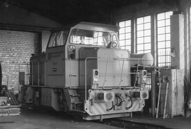 I remisen sod lokomotiv nr. 6, der var fra MaK bygget 1983. Foto: BH 1986.