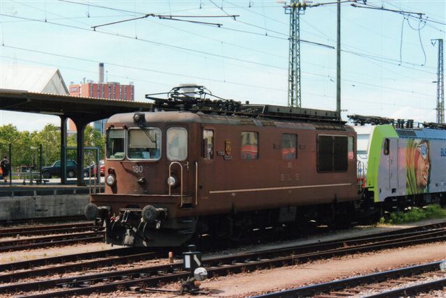 BLS 3 437. BLS 180 på Badische Bahnhof i Basel 2012.