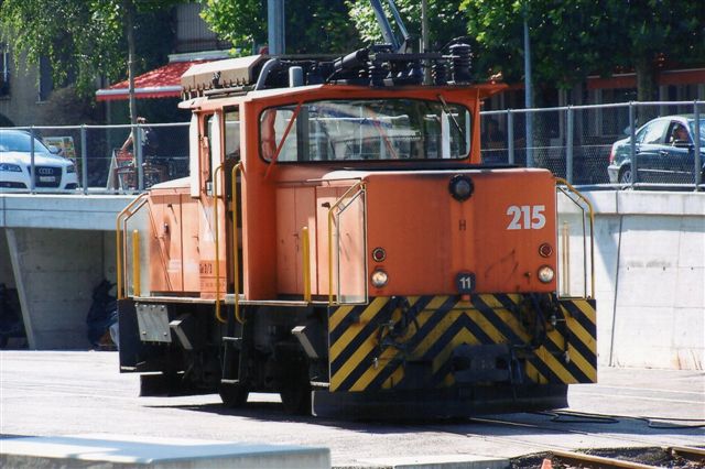 RhB 6 498. RhB Ge 3/3 215. Bygget i to eksemplarer af Raco og BBC. 40 km/t 33 t. 425 kW ved 27 km/t.  215 kører i Chur og 214 i Samedan. Foto i Chur 2009.