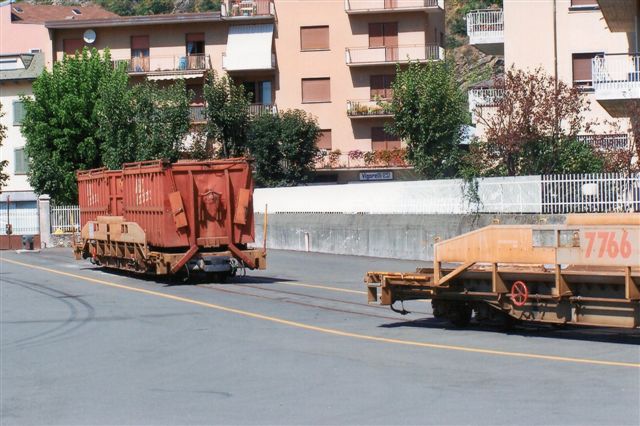 Læssesporene i Tirano 2009. Banen kørte godstog.