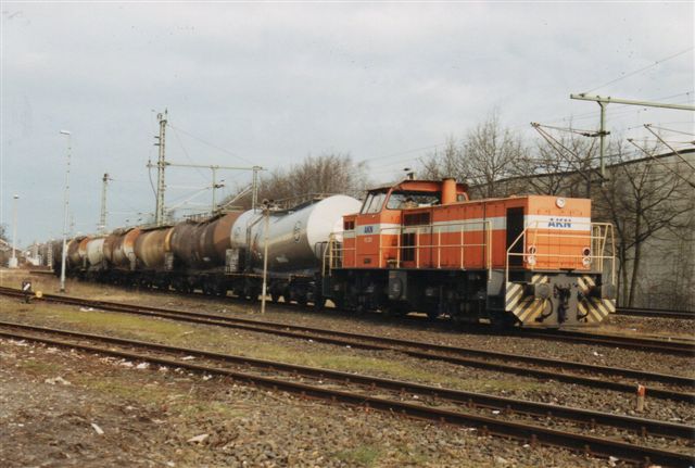 I 2002 kom AKN 2.021 til Tornesch med et godstog til Uetersen fremført af MaK 1000830/1984 type DE1002. Foto Jochim Rosental. Året efter var det en DB-maskine der forstod udvekslingen.