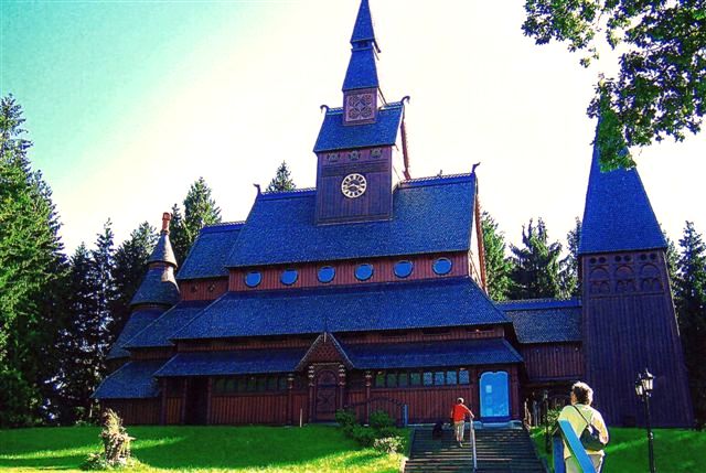 Hahnenklee. Fra turen 2006. Kirken er bygget 1907 - 8 inspireret af en norsk stavkirke fra middelalderen.