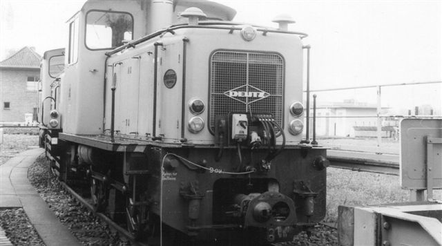 HHA 8010, KHD 57149/1960. Lokomotivet har enten haft fri eller er allerede kørt "på plads."