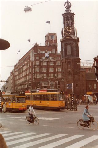 Mønttårnet i Amsterdam med sporvogne.