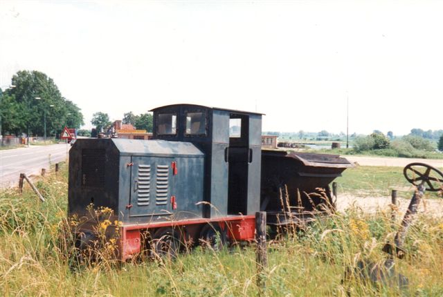Steenfabriek Overbetuwe BV, Elst. Diema 1623. Lokomotivet var opstillet som denkmal, idet vi var løbet ind i en stime på tre værker med nedlagte baner.