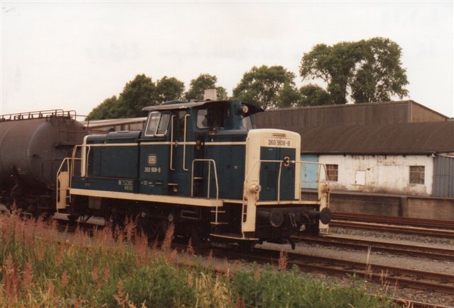 DB 360 908-8 kom formentlig også fra Esso med et træk tankvogne. 1992.