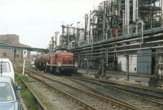 I 1989 har jeg noteret navnenWaselinwerk Schümann. Der var stadig mange tankvogne fra Østblokken. Lokomotivet er DB 291 007-3, men personalet var ikke i DB-uniform!