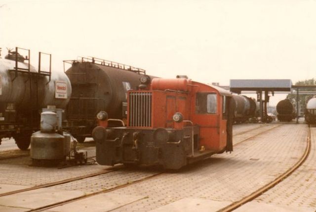Firmaet have et lokomotiv, der ikke havde nummer. det var MBA 21498/1943. Det var en Köf II. Foto 1983.