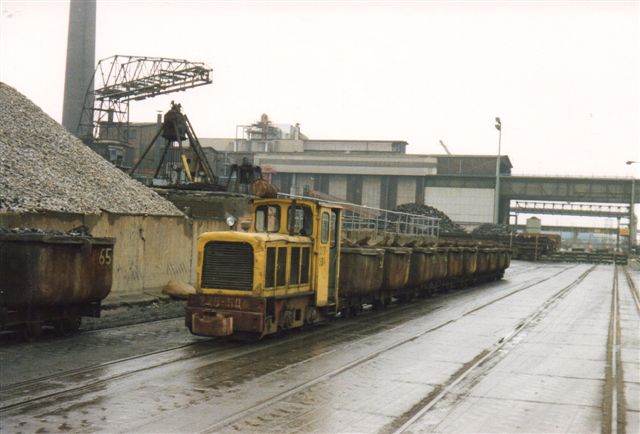 Tomt malmtog fremført af Schöma 3233/1970. Lokomotivet havde også et løbenummer: 278-504. Dataene er type CH L 60 G. 72 hk. 10 t.16 km/t. Foto 1988.
