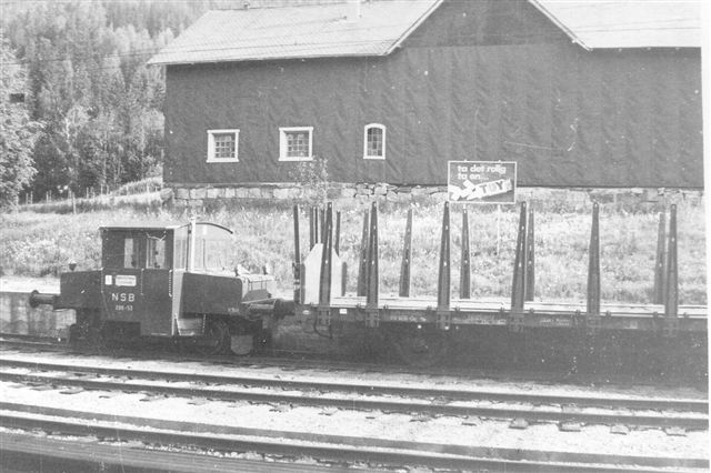 Samme type, men i Gol på Bergensbanen. Selv om der her varelektrisk drift var rangersporene ikke forsynet med overledning. Foto 1973.