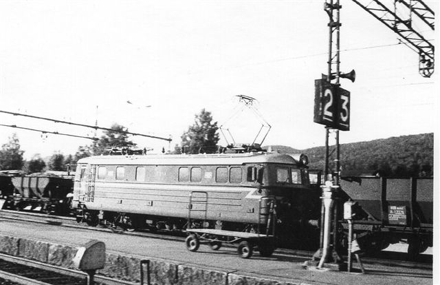 NSB El 13 formentlig med malmtog på Kongsberg Station. Foto: Hans Kristian Hansen 1970.