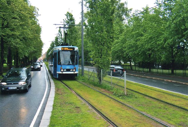 Oslos Sporveje vogn 122 på linje 12 ved Vigelandsprken 2011.