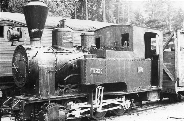 UHB, Urskog, Chemnitz 2101/1895, der kørte sidste gang på UHB i 1947 opstillet i Hamar. I modsætning til de øvrige fotos fra UHB er denne maskine kun 0C0T, der Prydz og Setskogen er 1C1T. Foto: Hans Kristian Hansen 1970.