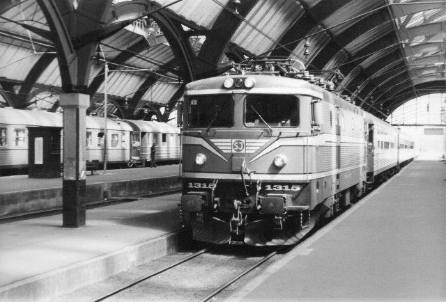 SJ Rc4 1315 på Malmö C 1982.
