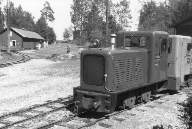 Ved et besøg i 1988 hed det senere lokomotiv nr. 23 kun 7, men det er det samme i følge byggepladen. 