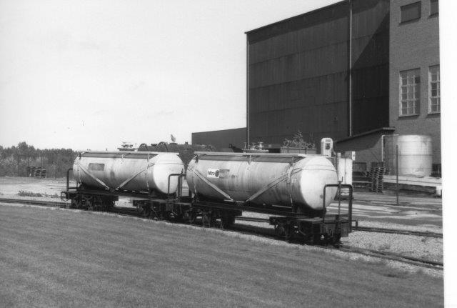Et par tankvogne på banen i 1988.