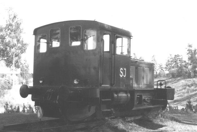 SJ lokomotir helt uden nummer og andre data, men det er en Deutz. sikker med litra Z4.. Den var opstillet ved Scandic-motellet ved Gävle som en reklame for Jernbanemuseet i Gävle. Foto 1988. 