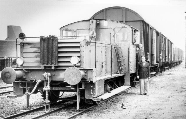 Selv om værket brugte smalsporlokomotiver til rangering på det trestrengede spor, havde man også en norsporlokomotiver. Tredjeskinnen ses også her. Gengivet med tilladelse af Höganäs Museum.