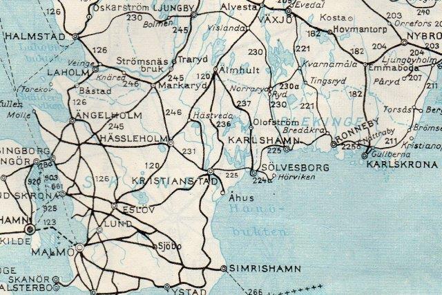 Kortet viser smalsporbanerne omkring Växjö. det er de tynde streger, der er smalspor. Alle baner havde dog ikke samne sporvidde. Nettet startede i Hamsad i vest og førte til Ronneby og Karlshamn. Sveriges Kummunikationer 1952.