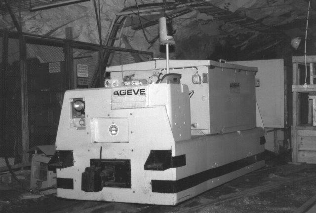 AGEVE-minelokomotiv foran besøgstoget. Ingen data. Ikke engang sporvidden er kendt. Foto 1988. 