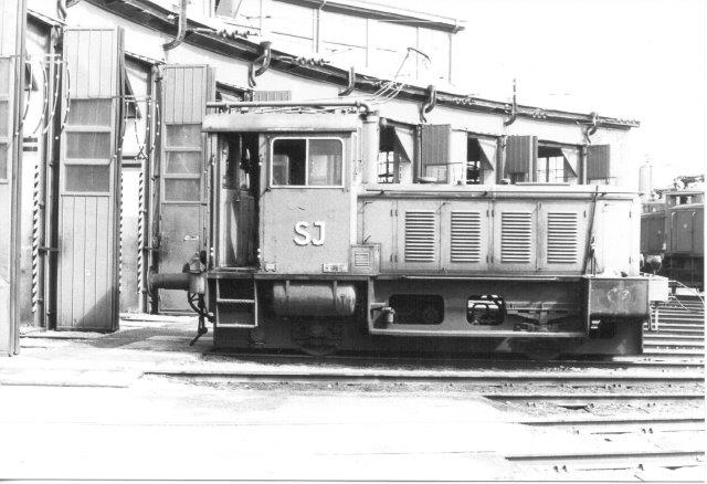 SJ Z3 277, Deutz 55161/1953 var "staldpilot ," der hentede ellokomotiver ud fra remisen. Sävenäs, Göteborg 1984.