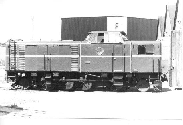 Ogå i 1984 så vi SJ 3503, dser kørtes ud af remisen for os. Lokomotivet er 1'D'1 med et akseltryk på 7,5 t på drivakslerne og 8 t på løbeakslerne. Vægtstænger anes, og med disse kunne akseltrykket på sværere spor ændres til 10 t på drivakslerne og kun 3 t på løbeakslerne. Begge del giver en tjenestevægt på 46 t.