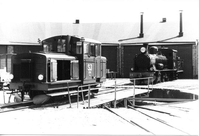 VGJ 29 og SJ Z4p 314; KVAB 97/1952. Slikkepinden angiver kørselsretningen. 891 mm spor. 1984.