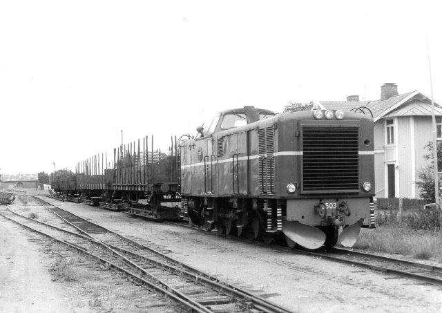 Toget klat til afgang fra Nossebo med seks transportører med tre vog. ud havde vi tre tre transportører med to vogn. Truckvogne kørte på to transportører. 1986.