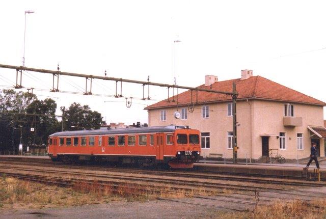 SJ Y1 1276 i Vara fremførte et af dagens få tog i 1986. Trods italiensk herkomst kunne de køre, og efter udrangeringen fortsætter nogle af dem på sydamerikanske baner.