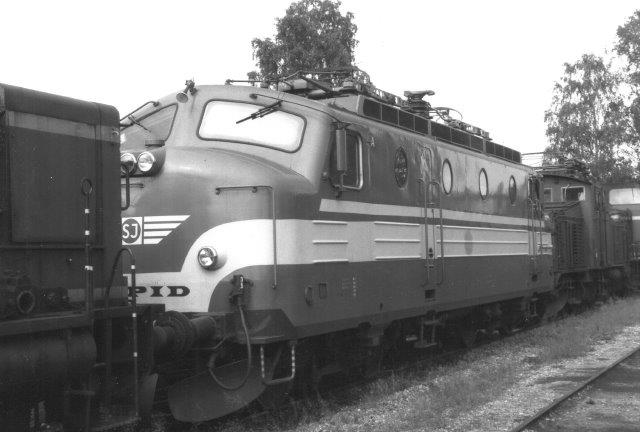 SJ Ra 994, Rapid 10. Den er fra 1961, men opslidt. Hensat på lokomotivkirkegården ved SJs hovedværksted i Örebro. Foto fra 1988.