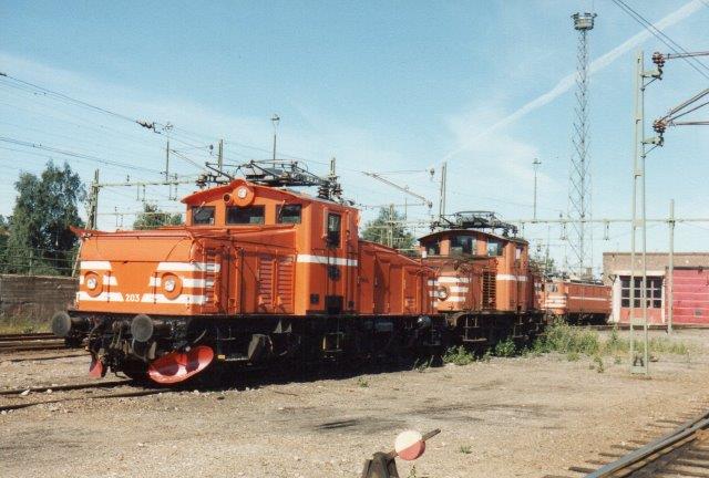 TGOJ Hg 203 og 204 på depotet i Eskilstuna. Syv eksemplarer modtog TGOJ. Hertil kommer 66 fra SJ, hvraf nogle også havde tilhørt privatbaner. på præsterer 1760 hk. 1988.