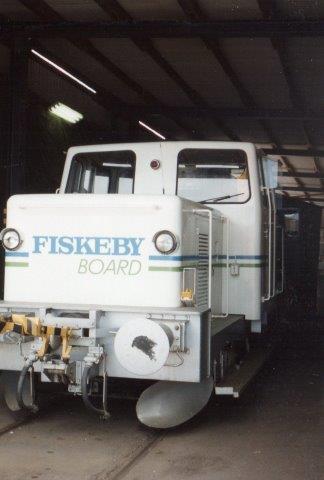 Fiskeby Board uden nr. Kalmar 189/1960. Ex. SJ Z43 473. Bagved anes Deutz 55711/1953, der var i reserve. 1988.